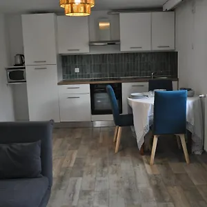  Appartement 2 Pieces Renove En Rez-de-chaussee Proche De La Gare France